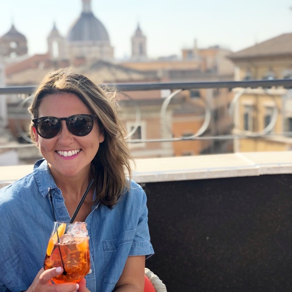 Meet your Posher, Nicole - Picture 1 of 1